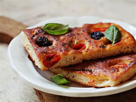 Recept Za Focacciu S Cherry Raj Icama I Maslinama Focaccia Barese