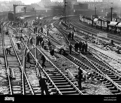 Liverpool Lime Street Railway Station Improvement Scheme Work Men