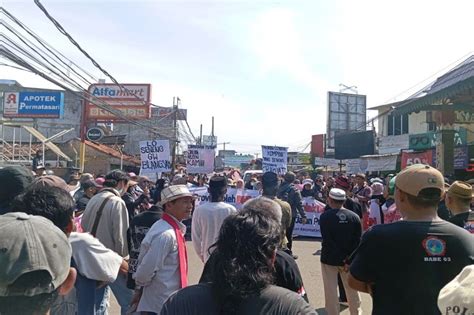 Tolak Penutupan Ratusan Warga Tangsel Blokir Jalan Provinsi