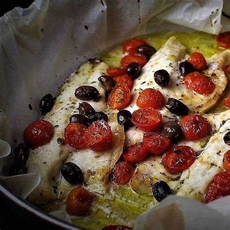 Filetti Di Branzino Al Forno Con Olive Taggiasche E Pomodorini Tacchi