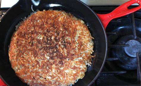 Easy brunch for a crowd means crispy rösti potatoes with poached eggs