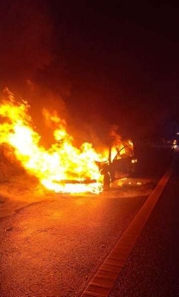 Un Autoturism A Luat Foc N Mers Pe Autostrada A I A Ars Complet