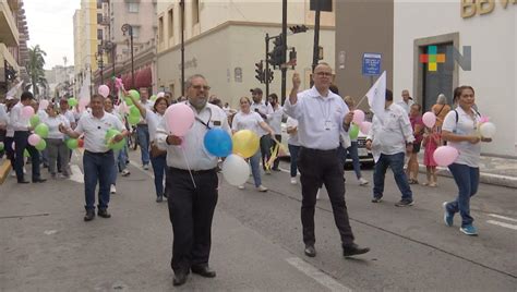 Celebran con desfile Día del Empleado Postal en la ciudad de Veracruz