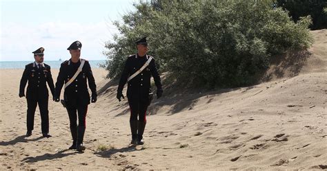 Bimba Si Perde In Spiaggia Ritrovata Mentre Faceva Buio Era Impaurita