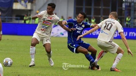 Jadwal Bola Liga Live Tv Indosiar Persib Vs Persija Dan Barito Lusa