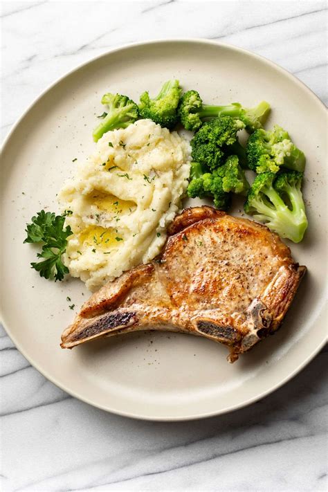 Easy Pan Seared Pork Chops - Cup of Yum