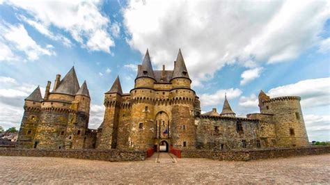 Best Castles in Northern France - Historic European Castles