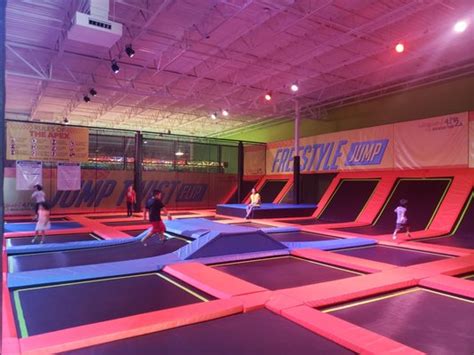 URBAN AIR TRAMPOLINE AND ADVENTURE PARK - 100 Photos & 47 Reviews ...