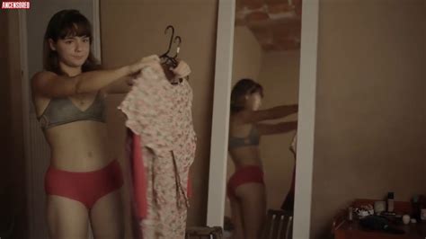 Naked Victoria White II in Los últimos recuerdos de Abril