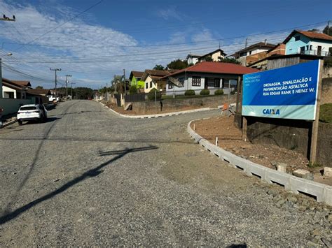 Obras De Pavimenta O Avan A No Bairro Cruzeiro Primeira P Gina Sc