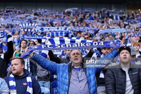 Schalke 04 Fans Photos and Premium High Res Pictures - Getty Images