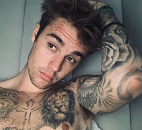 El increíble tatuaje que se hizo Justin Bieber en su pecho Tremendo