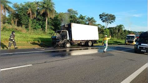 Cabine De Caminh O Pega Fogo Ap S Pane El Trica Em Rodovia De Jaguari Na