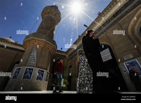 Baghdad Iraq 15th Apr 2022 Iraqis Walk Through Sheikh Abdul Qadir Al Jilani Mosque During