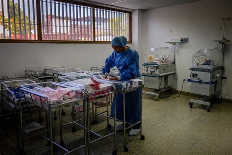 The Bleak and Scary World Inside a Venezuelan Women's Hospital - Bloomberg