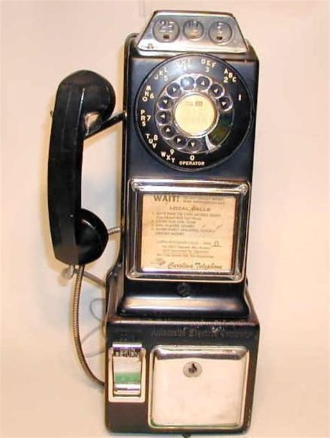 AT&T to hang up its pay phones in 2020 | Childhood memories, Old phone ...