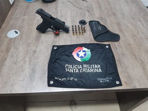 Motorista de transporte escolar é flagrado arma de fogo em Criciúma