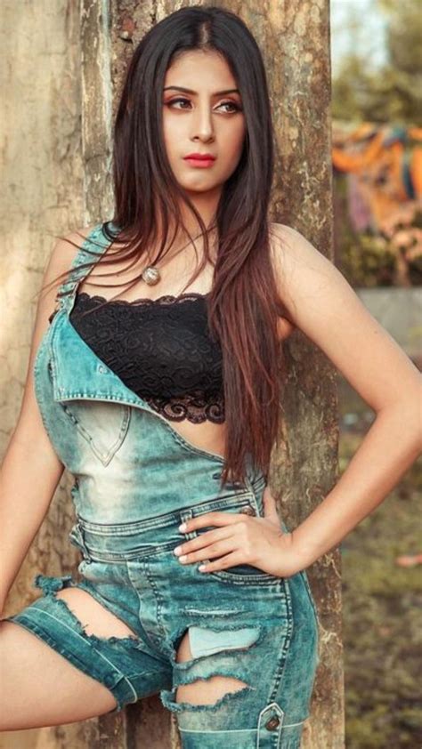 10 Hot Looks Of Isha Malviya