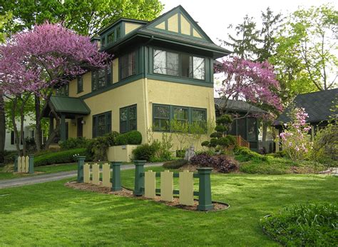 Rejiquar Works: Magnolia in Bloom