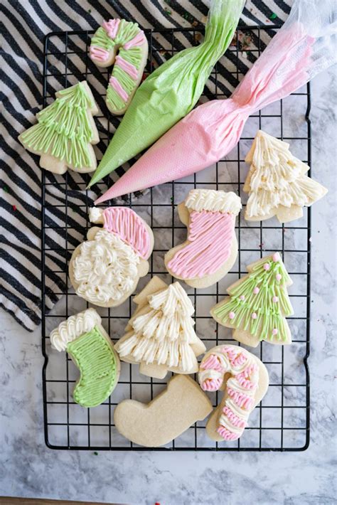 Christmas Sugar Cookies with Easy Frosting - Cookies for Days