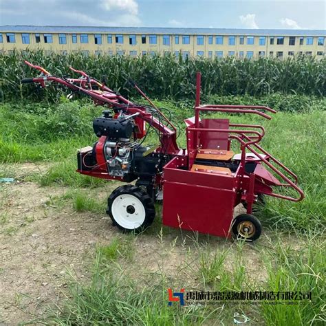 Small Agriculture Machine One Row Corn Picker Mini Walking Tractor