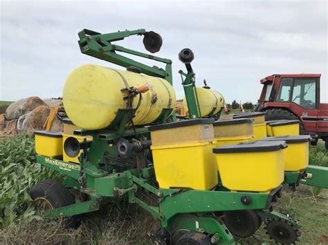 John Deere 1760 Planter