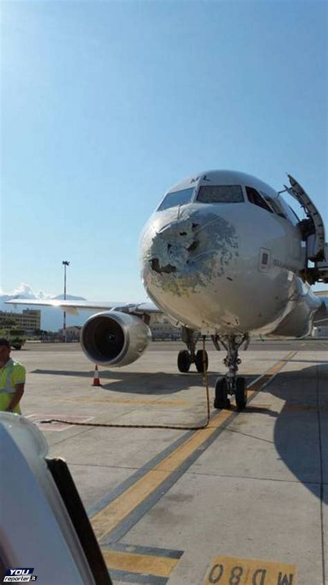 Grandine Colpisce Aereo Alitalia Atterraggio D Emergenza YouReporter