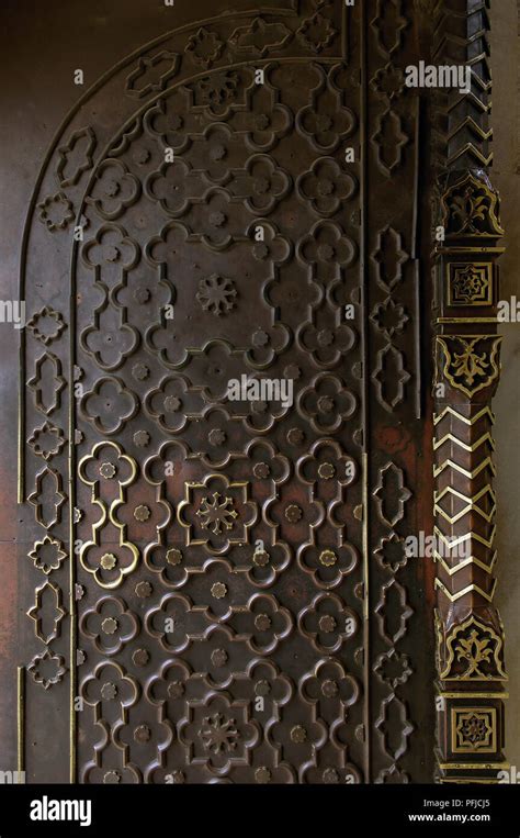 India, Uttar Pradesh, Agra, Taj Mahal, door into tomb chamber, close-up ...