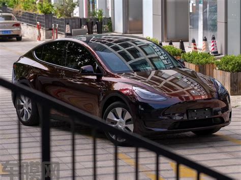 特斯拉Model Y 黑魅红改色膜 效果图 车膜网