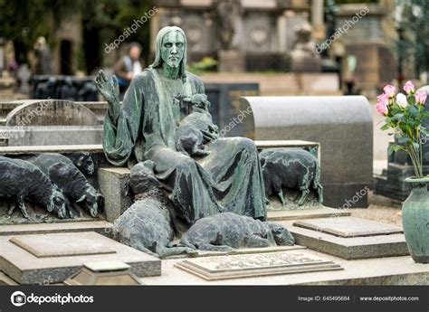 Impressive Sculptures Tombs Monuments Cimitero Monumentale Milano