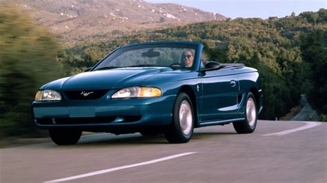 Coche del día Ford Mustang GT 5 0 Cabrio SN 95 espíritu RACER