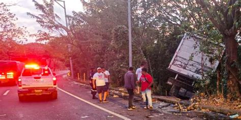 Accidente de tránsito deja cinco personas lesionadas en Cuscatlán