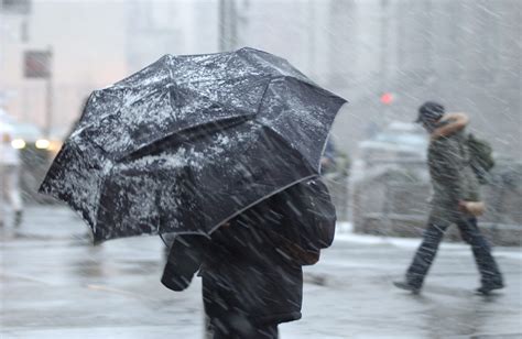 Meteo Napoli e Campania pioggia e vento tornano da domani venerdì 22