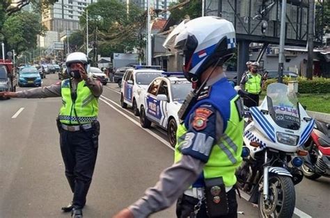 Ada Aksi Demo Hari Ini Berikut Pengalihan Arus Lalu Lintas Di Senayan