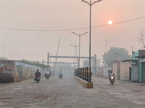 Fog covered Srikaranpur, visibility 100 meters | श्रीकरणपुर में छाया ...