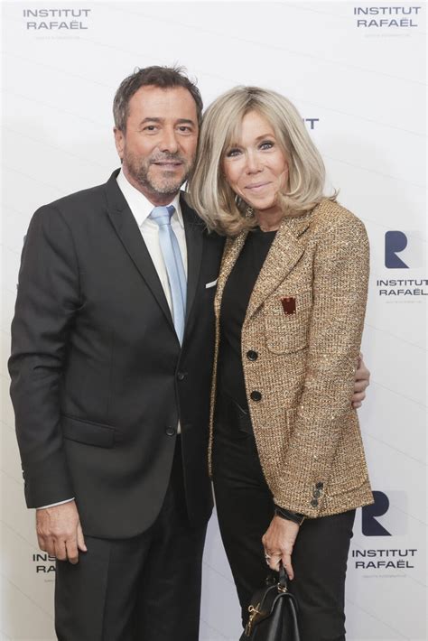 Photo Bernard Montiel Et Brigitte Macron Sont Amis Exclusif