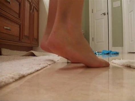 Rubia Baila Y Se Desnuda En El Ba O Xvideos