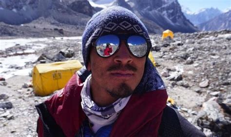 Climber Rescued From Everest Without Oxygen ‘insisted On Going To The