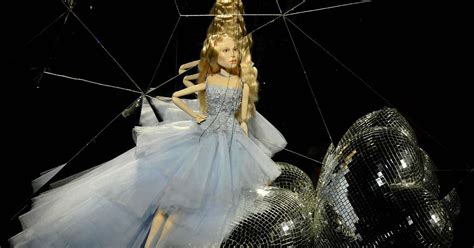 Fause Haten Leva Desfile De Marionetes Ao Spfw