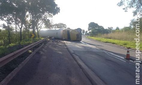 Carreta Carregada Glp Tomba E Deixa Motorista Ferido Na Br Em