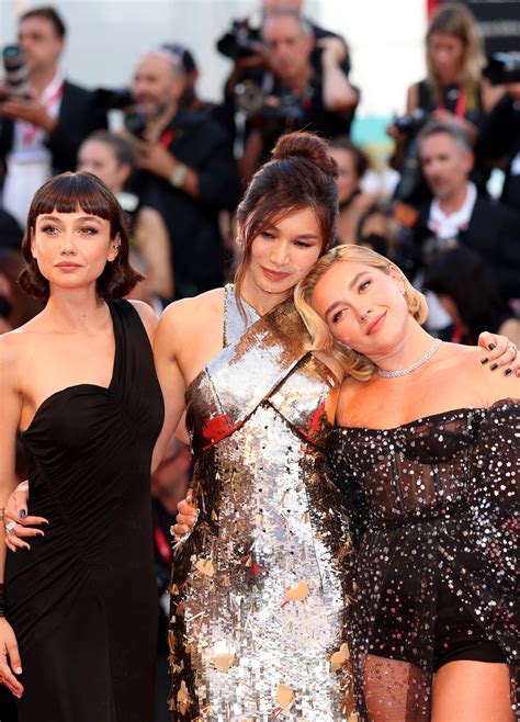 Florence Pugh Glows Amid Dont Worry Darling Controversy In Venice