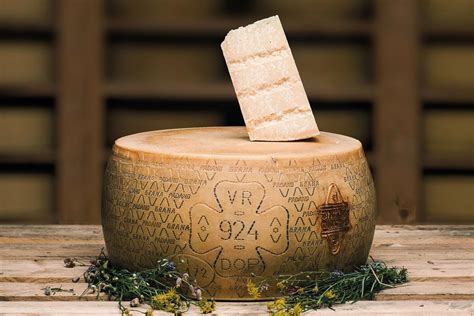 Formaggio Grana Padano Dop Caseificio Achille Dalla Valentina