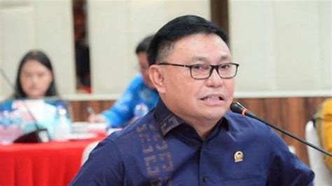 Anggota Dpr Ri Ujang Iskandar Ditangkap Kejagung Di Bandara Soekarno