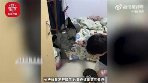 14岁男孩流鼻血吊输液瓶上网课 妈妈：他怕耽误课不让请假手机新浪网