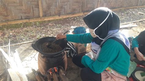 Kontes Sangrai Kopi Tradisional Upaya Lestarikan Tradisi Di Temanggung