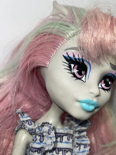 Rochelle Goyle Catrine Demew Ghoul Chat Monster High Doll Mattel