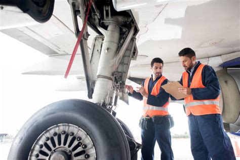 The benefits of taking an aircraft maintenance technician prep course