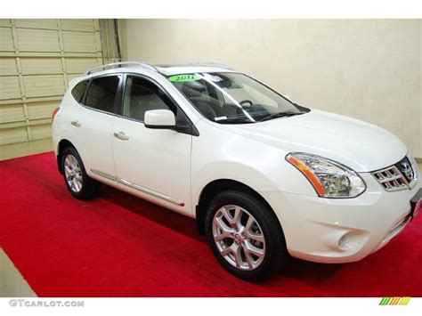 Pearl White Nissan Rogue Sv Awd Photo Gtcarlot