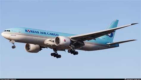 HL8251 Korean Air Boeing 777 FB5 Photo By RobertLN ID 1165691