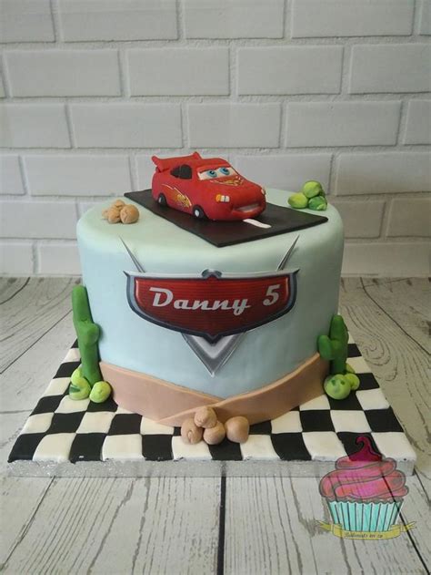 Cars lightning mcqueen cake - Decorated Cake by Bakmuts - CakesDecor